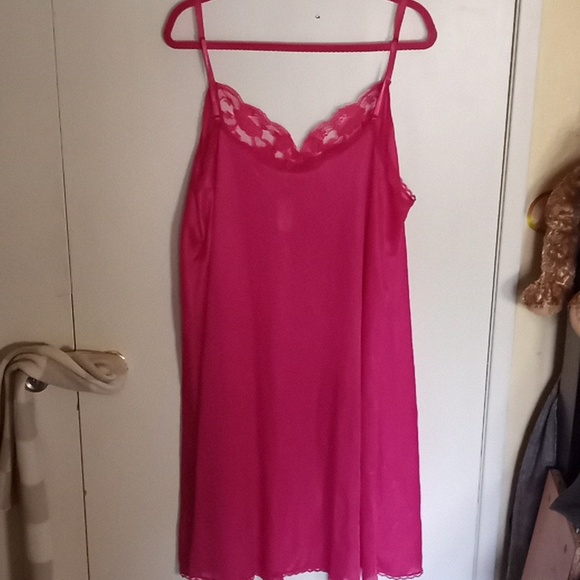 New nightgown - Picture 3 of 5